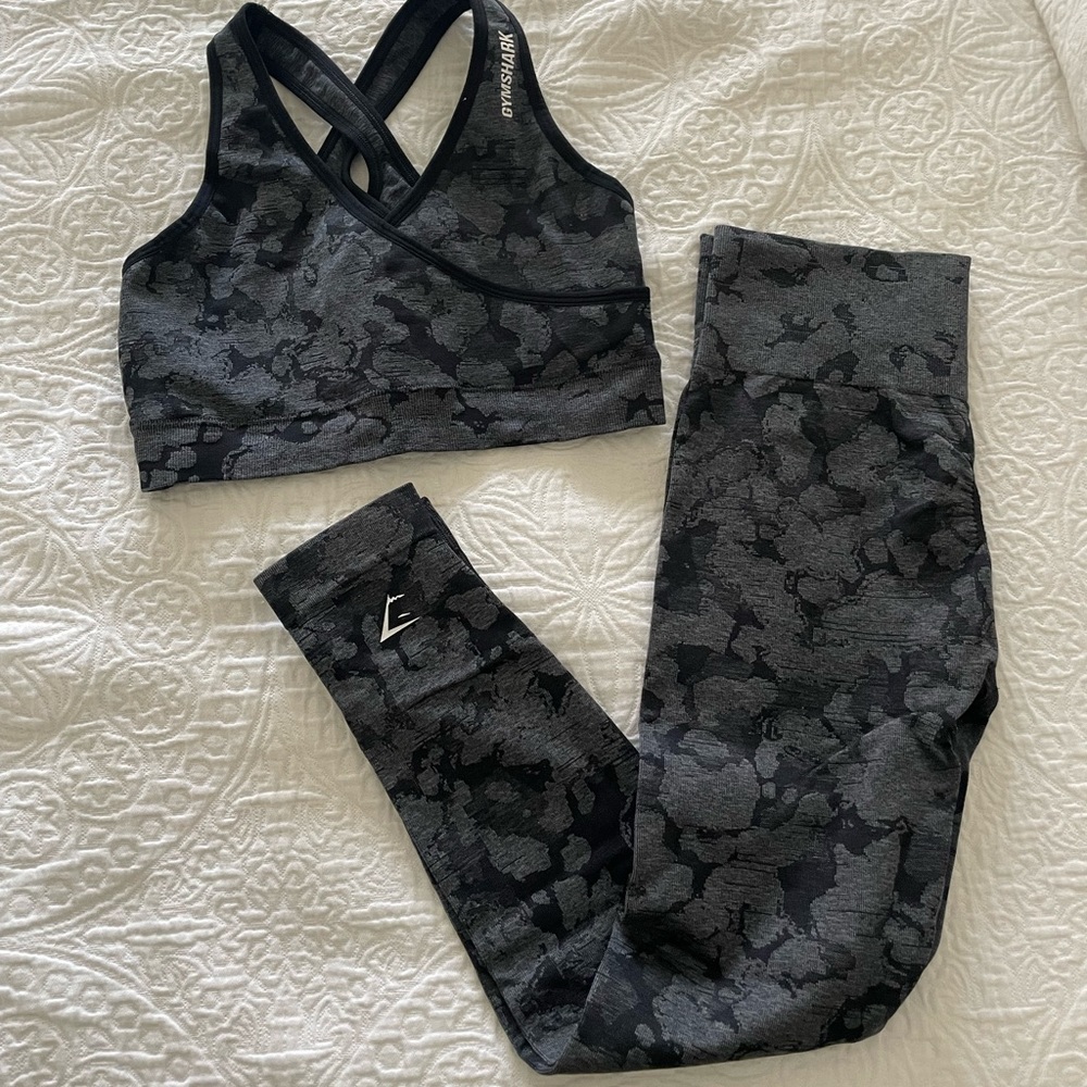 Gymshark Adapt Camo - sports bra and leggings set